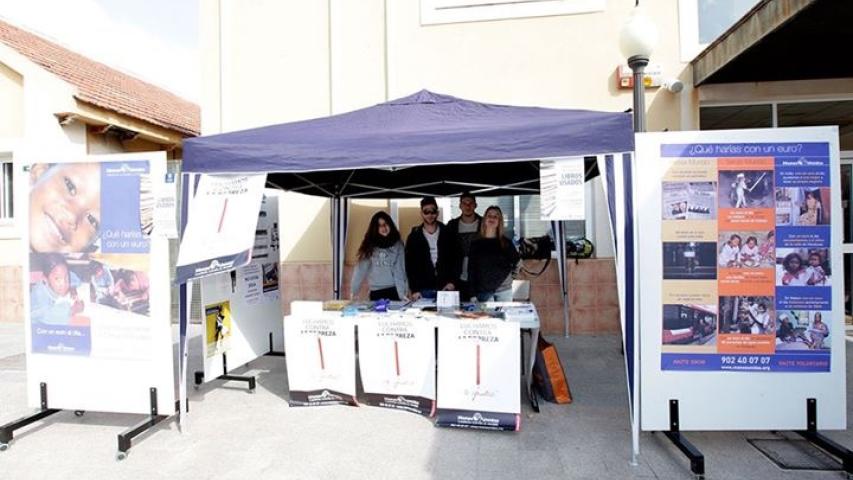 stand libros ucam manos unidas murcia 3 0