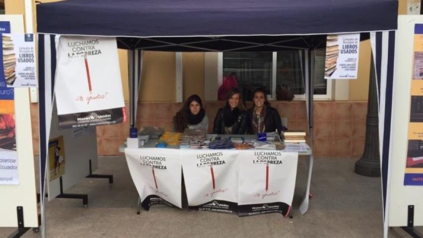 stand libros ucam manos unidas murcia 4