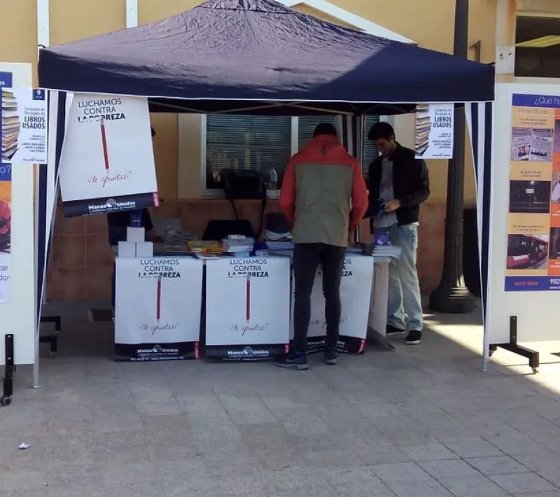 stand manos unidas murcia recogida libros ucam universidad catolica murcia 4