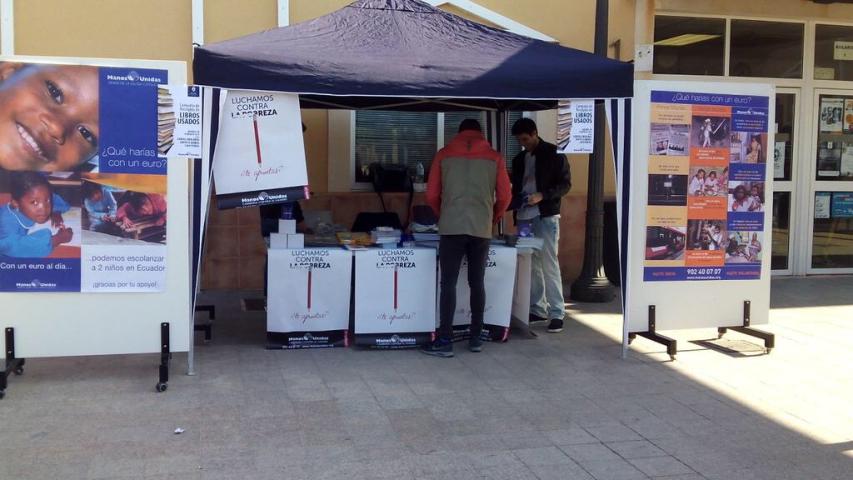 stand manos unidas murcia recogida libros ucam universidad catolica murcia 4