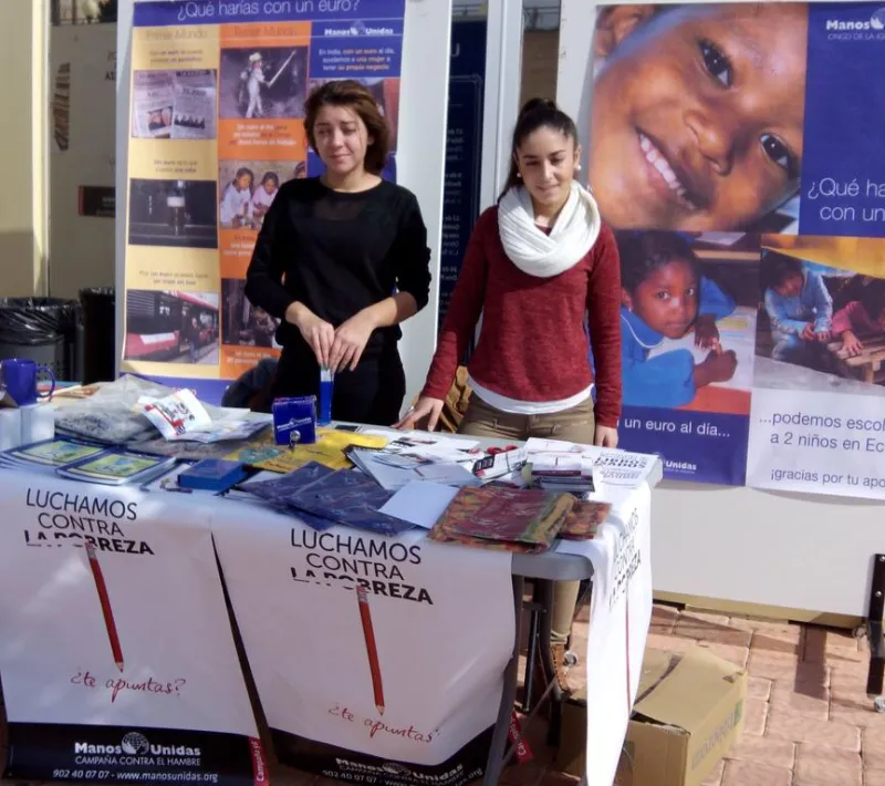 stand manos unidas murcia recogida libros ucam universidad catolica murcia 5