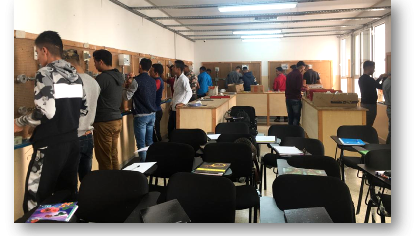 El Taller de Mecánica ayuda a los muchachos de las zonas más pobres de Nador a buscar un trabajo digno.