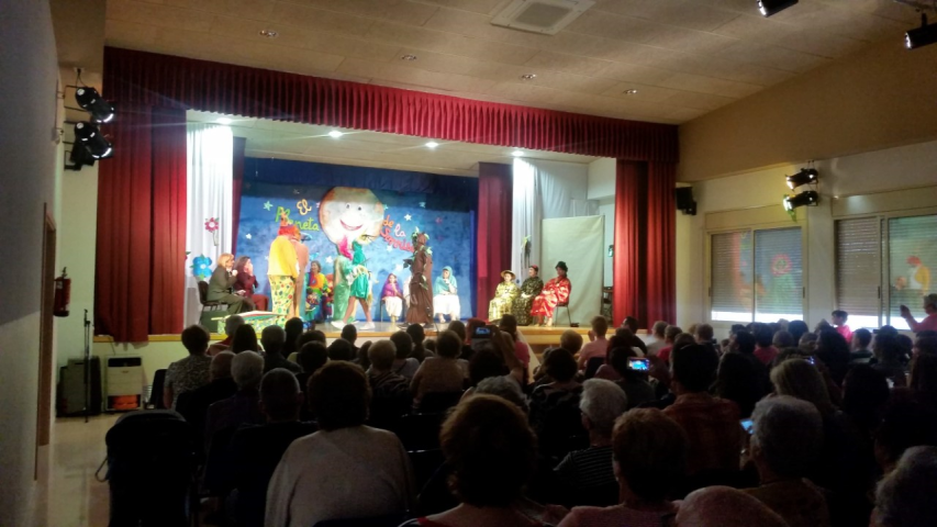 Teatro "El planeta de las sonrisas" en Torreforta