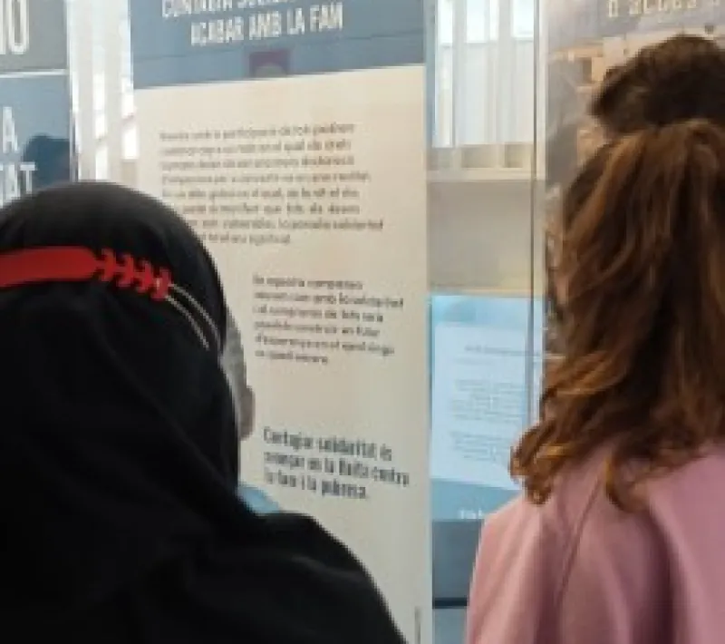 Los alumnos interesados en la exposición