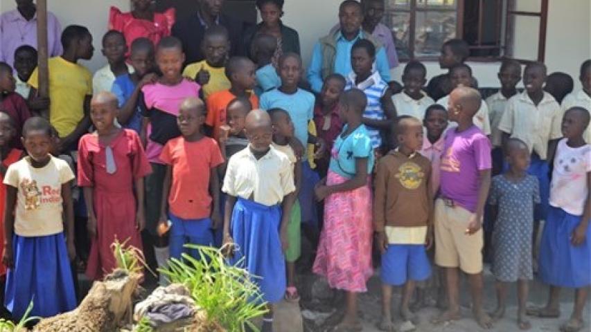 Escuela Primaria en Uganda en zona de alto analfabetismo. Manos Unidas Valencia