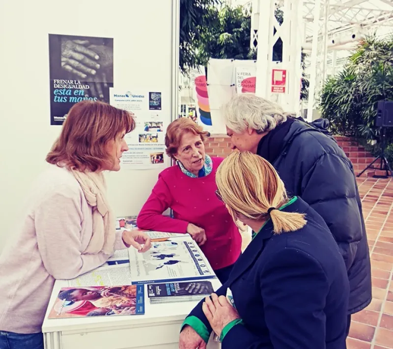 Voluntarias de Manos Unidas en la V Feria del Asociacionismo de Madrid 2023