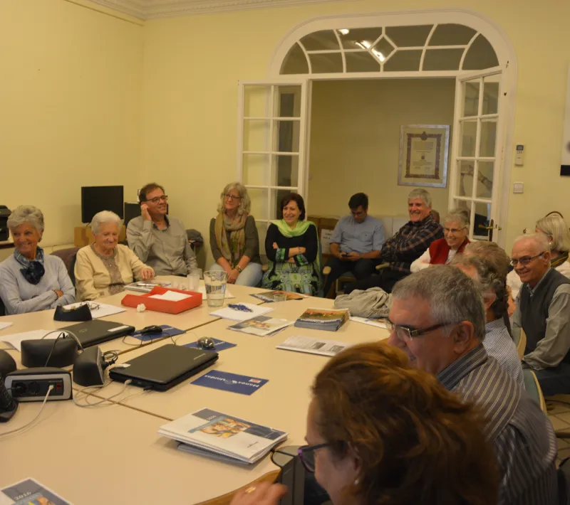 Visita del Arzobispo de Barcelona a Mans Unides Barcelona