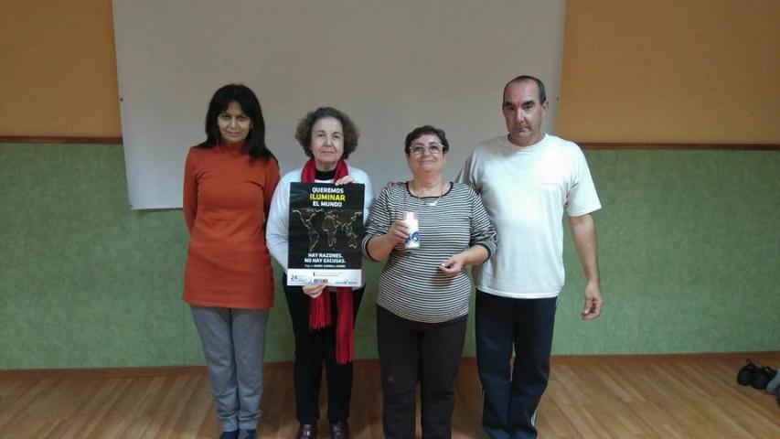voluntarios de m.u.de pizarra encienden la llama