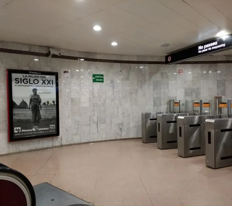 Publicidad de Manos Unidas en marquesinas para la nueva campaña