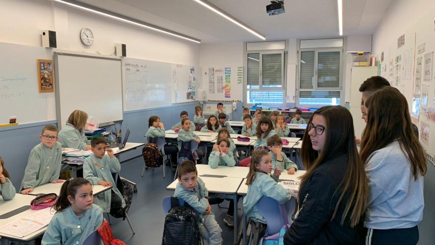 Alumnos del colegio Mare de Déu del Carme