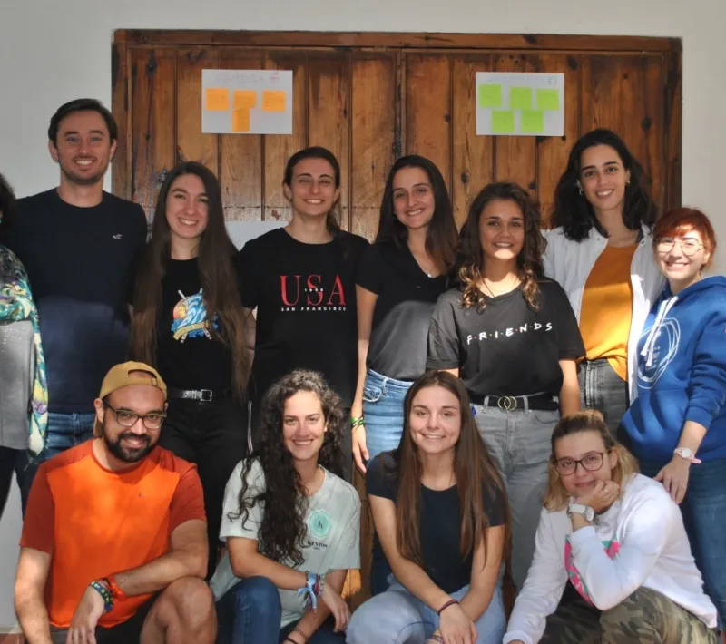 Por supuesto, foto de grupo de asistentes y organizadores.