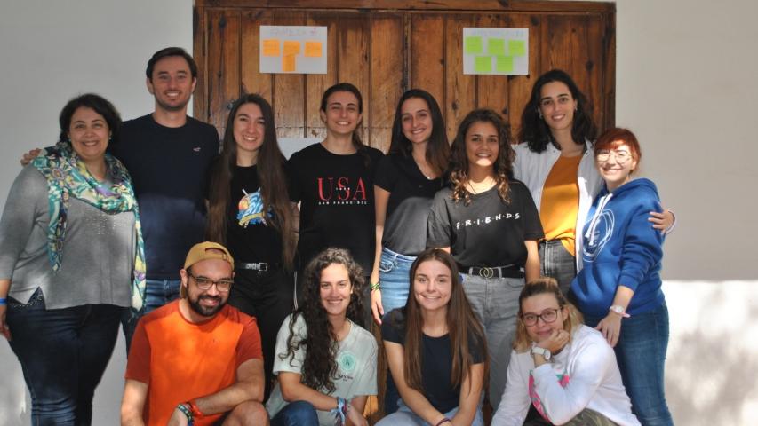Por supuesto, foto de grupo de asistentes y organizadores.
