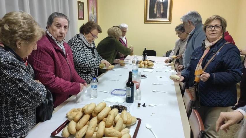 Presentación en la Carolina y cena