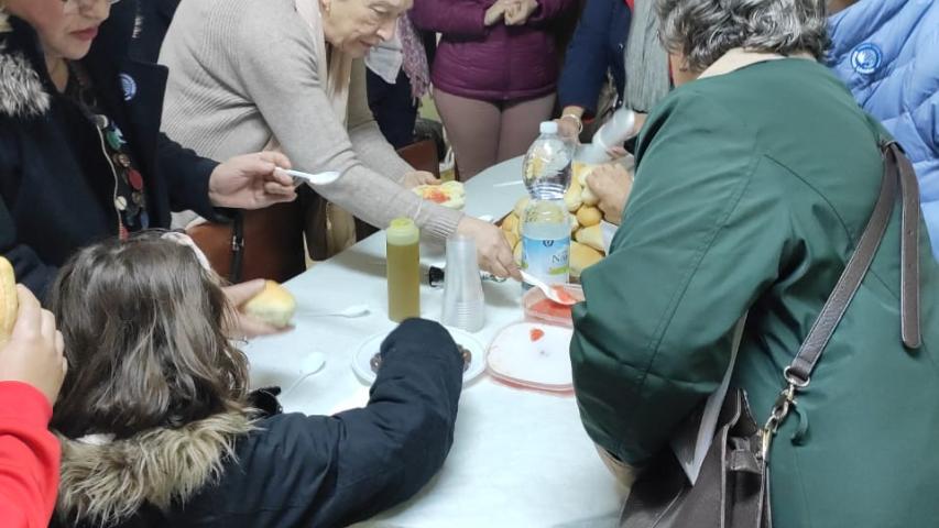 Presentación en la Carolina y cena