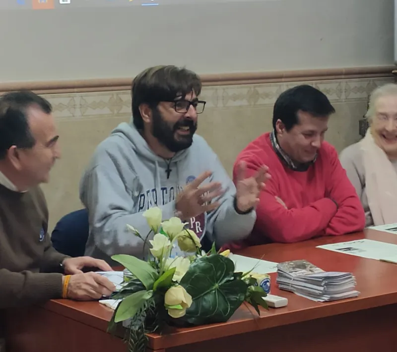 Presentación en la Carolina y cena