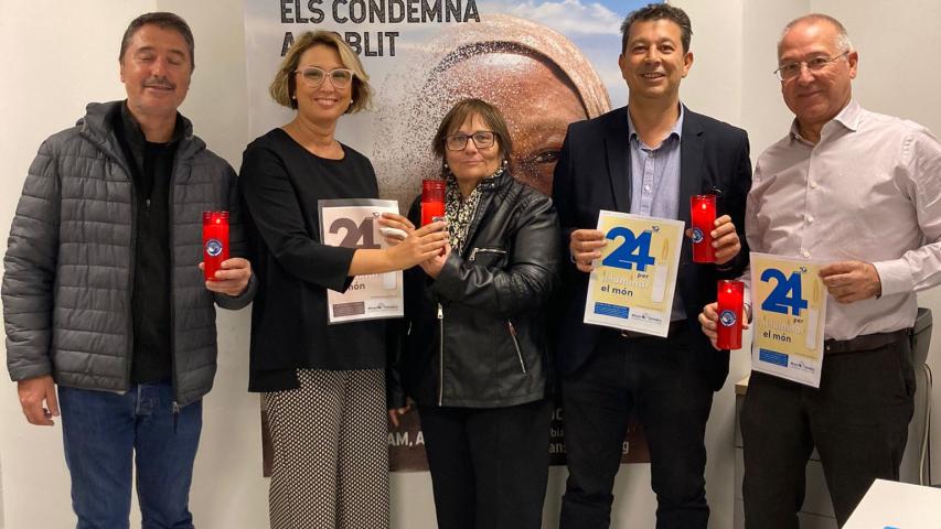 Els Tinents d'alcalde de l'Ajuntament de Tortosa, Sr. Domingo Tomàs, Sra. Mònica Ripoll, Sr. Fernando Saporta i Sr. Joaquim Martorell, invitats per la nostra presidenta, Carmen Manzano, enecenem l'epelma de les 24 hores