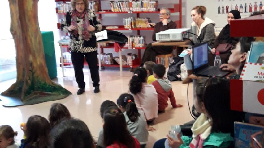 Cuentacuentos en la Biblioteca Xavier Amorós de Reus