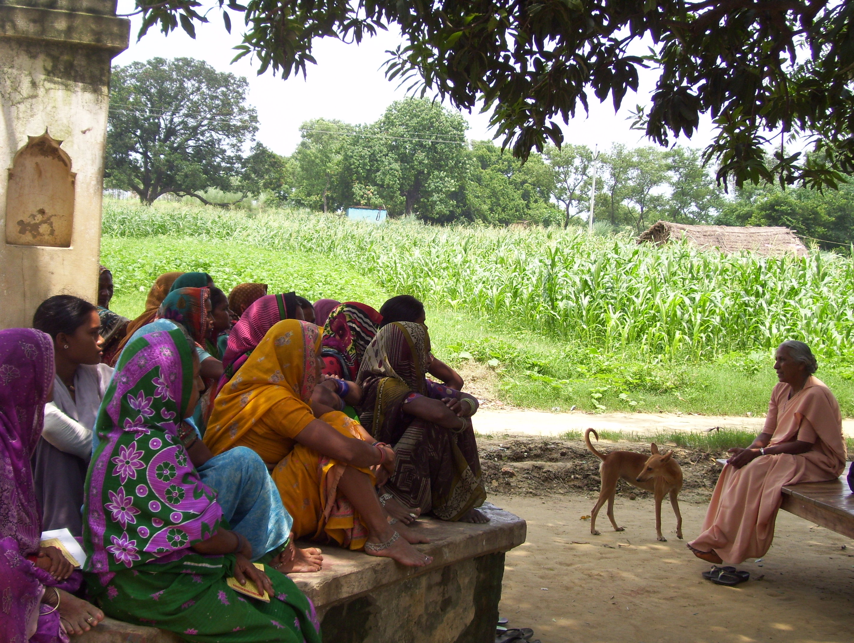 Encuentro de mujeres en una población rural de la India. Foto: Manos Unidas
